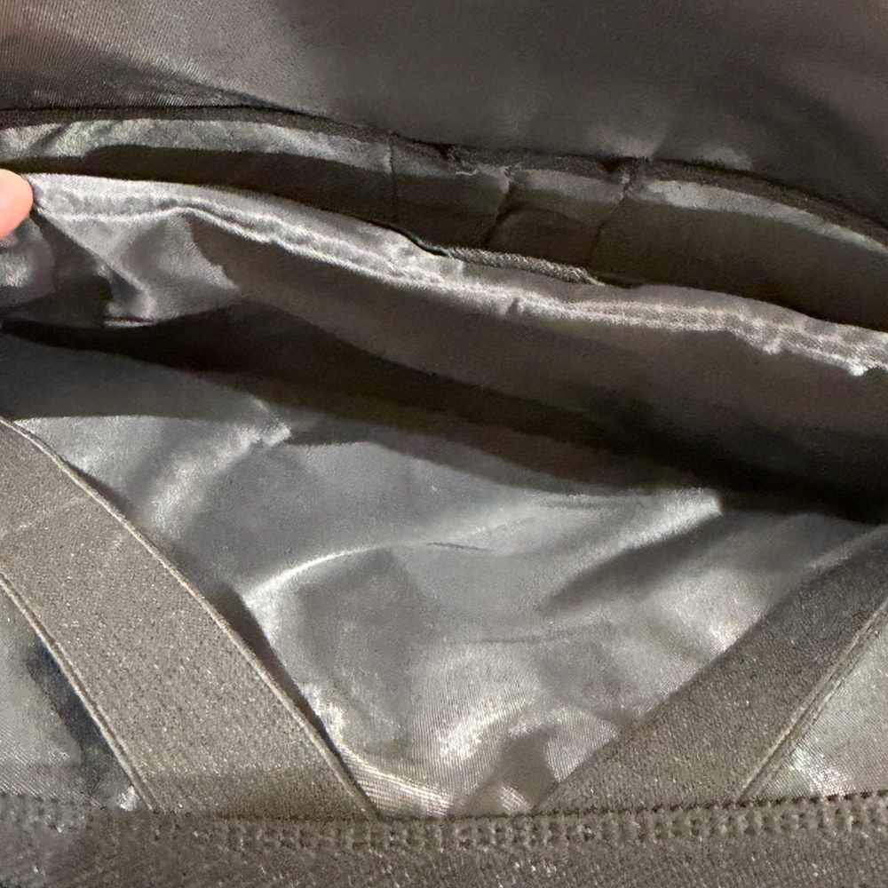 NWOT Vacuum Seal Swiss Lock Black Travel Backpack with Pump - Picture 13 of 14